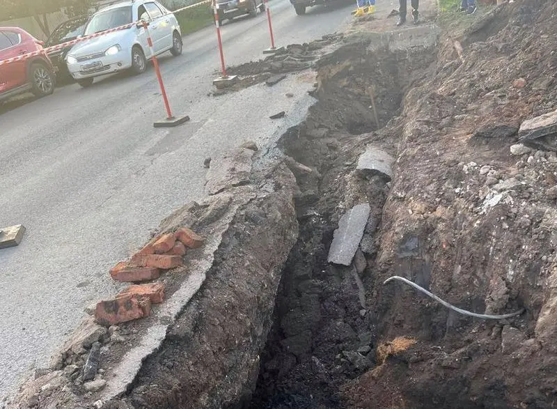 В Чистополе рабочего электросетей насмерть завалило обвалившейся стенкой траншеи