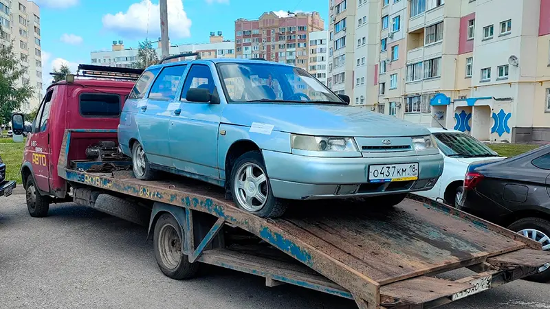 В Нижнекамске на спецстоянку отправилась брошенная «Лада»