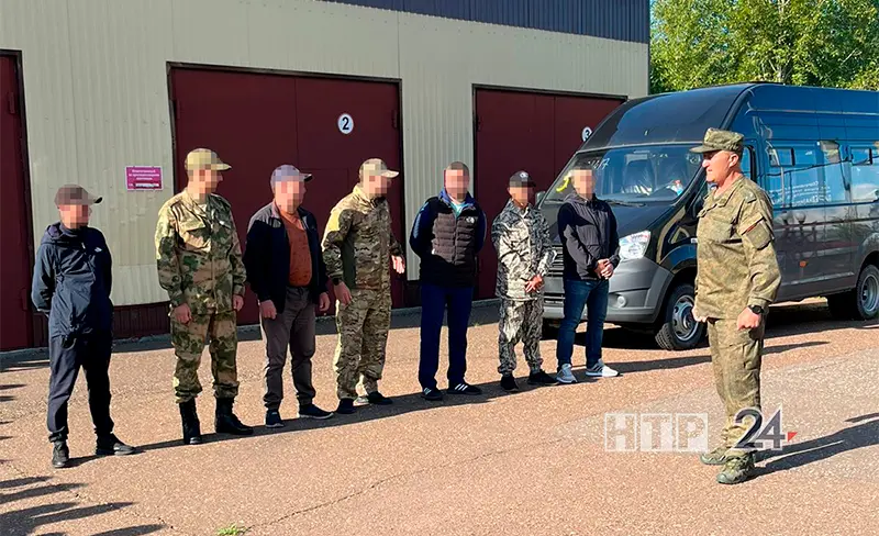 Команда контрактников из Нижнекамска отправилась служить в Северный флот и ВДВ