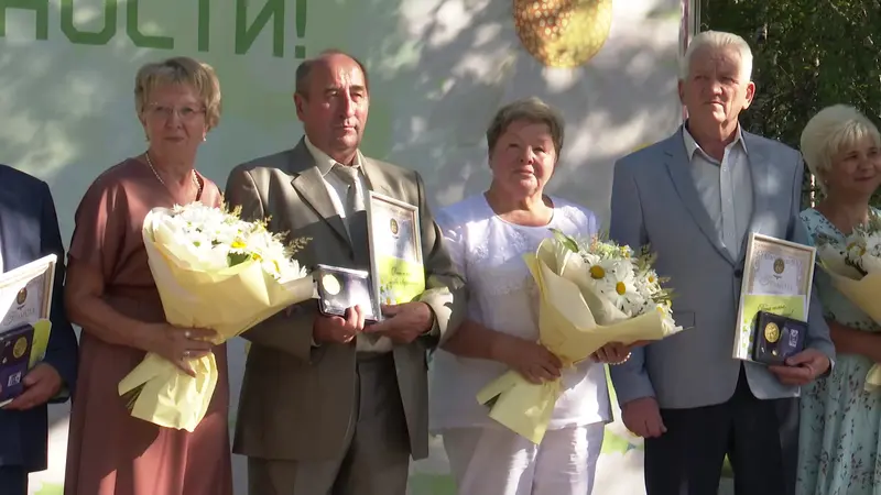 В Нижнекамске на семейном фестивале супружеские пары наградили медалями «За любовь и верность»