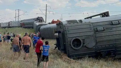 Причиной схода поезда Казань – Адлер стало столкновение с КАМАЗом