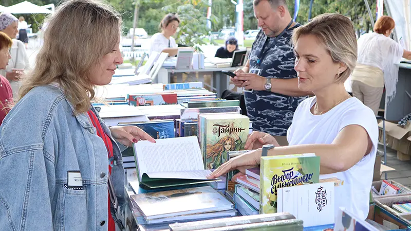 Про книги и не только: как прошёл II Камский книжный фестиваль «Смены» в Нижнекамске