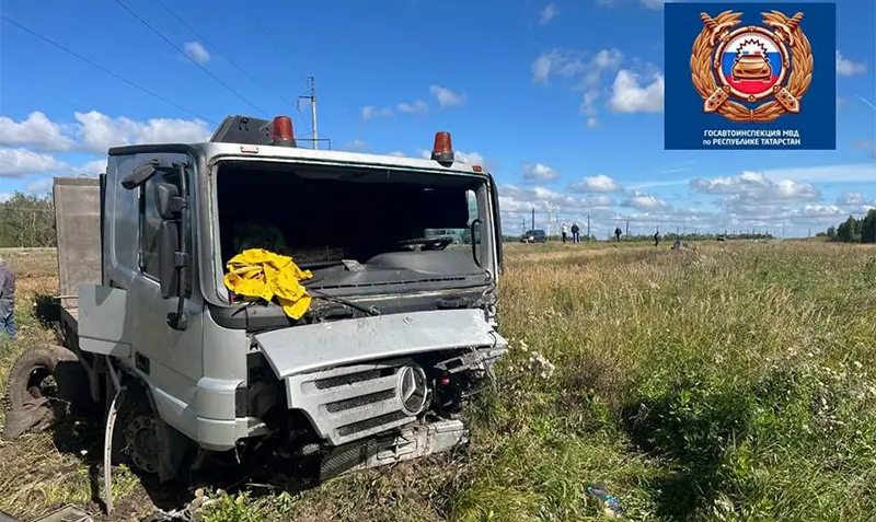 В Татарстане из-за лопнувшего колеса погиб молодой водитель иномарки