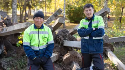 В Нижнекамске работники из Киргизии помогли в субботнике на территории «Базы»