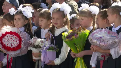 В школах Нижнекамска прошли торжественные линейки ко Дню знаний