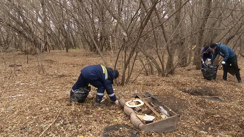 В Нижнекамске приезжие специалисты навели порядок в поселке Строителей