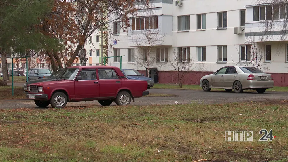 В Нижнекамске специальные рабочие группы определяют места под зимние парковки