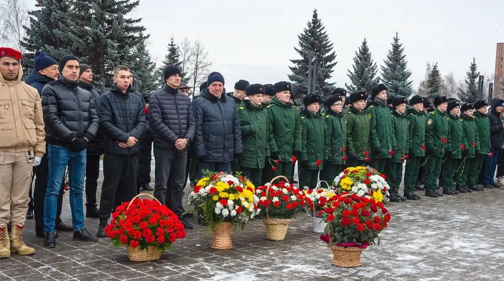 В Нижнекамске в День героев Отечества почтили память павших воинов