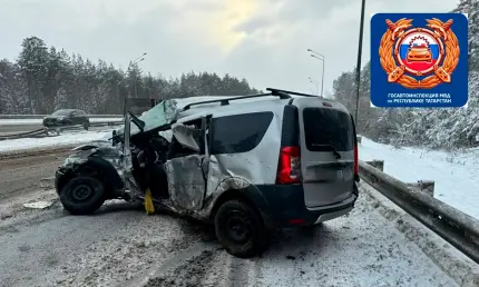 В Татарстане водитель «Ларгуса» повернул под фуру и погиб