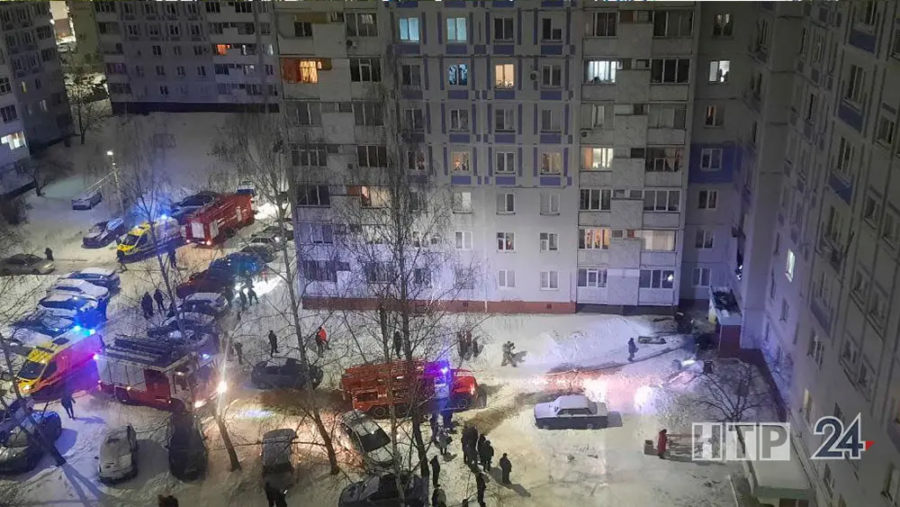 Нижнекамцы сняли на видео пожар в многоквартирном доме