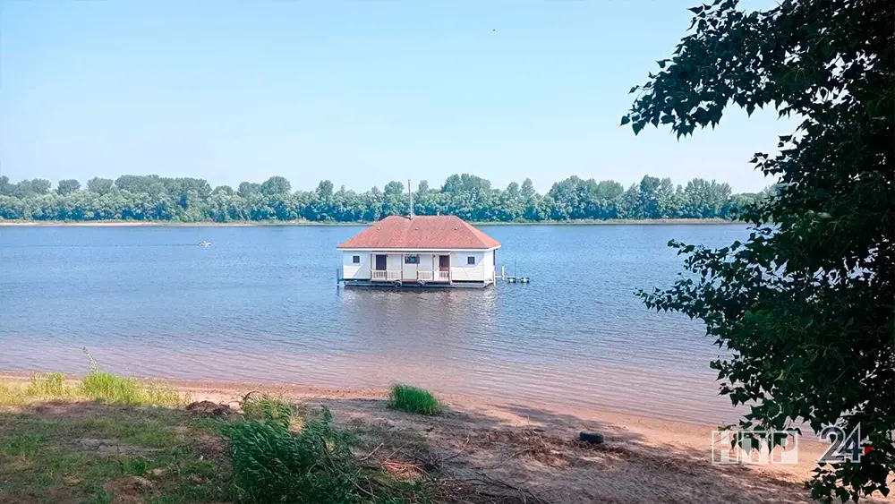 В Татарстане владельца плавучего дома обязали поставить его на учёт