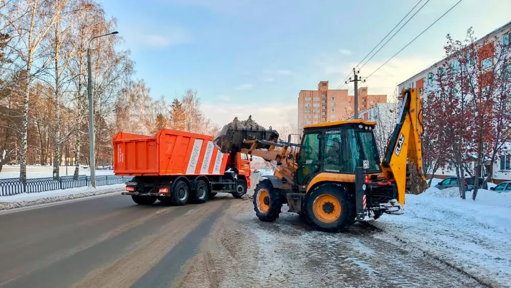 В Нижнекамске на уборку улиц от снега вышло 17 единиц спецтехники