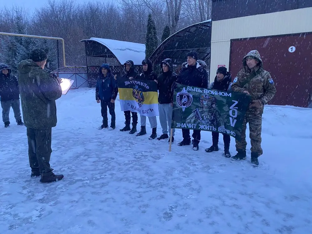 Еще семь нижнекамцев отправились служить по контракту