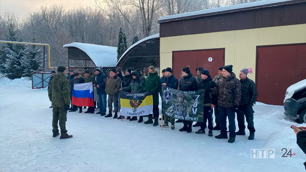 Почти 30 нижнекамцев отправились служить по контракту