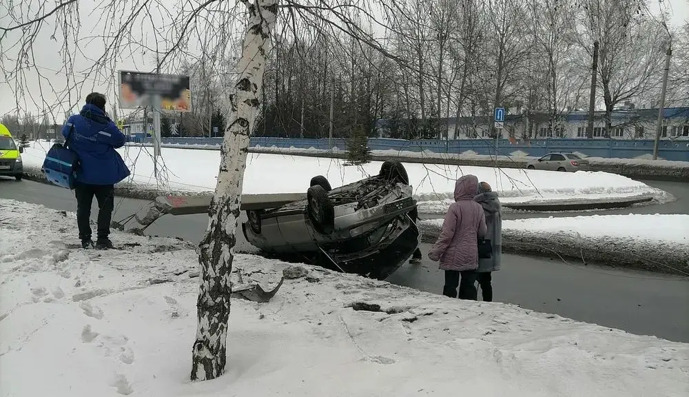 На видео попал момент аварии с «перевёртышем» в Нижнекамске