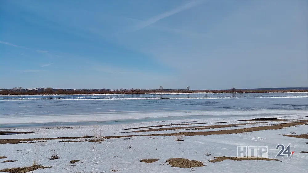 В Нижнекамске на Каме начался ледоход