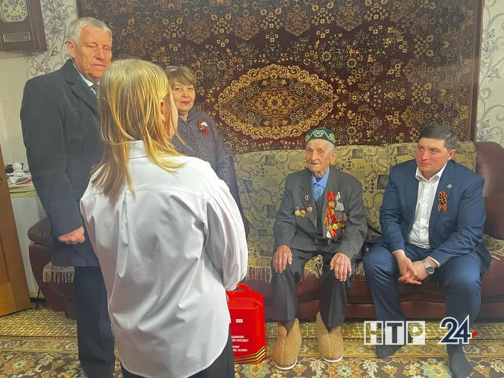 В Нижнекамске поздравили ветеранов ВОВ с Праздником Весны и Труда